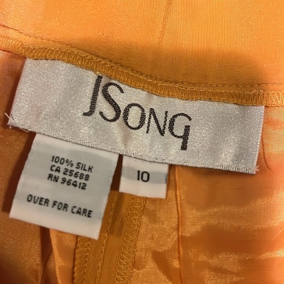 JSong Silk Pleated Short Yellow Orange Size 10 Medium Elastic Sides High waist - Picture 4 of 9